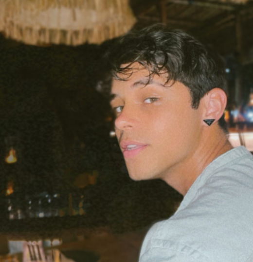 De fan a novio de Danna Paola, así es el cantante Alex Hoyer