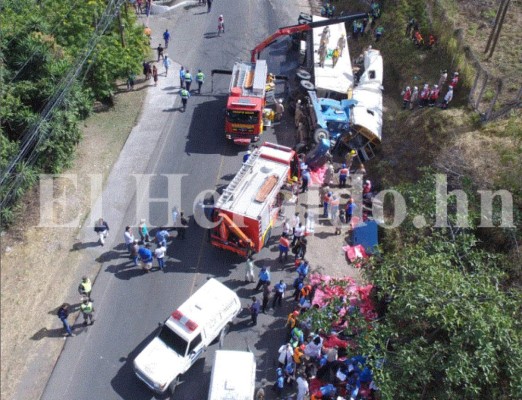 Las imágenes más estremecedoras del accidente de bus en salida al sur