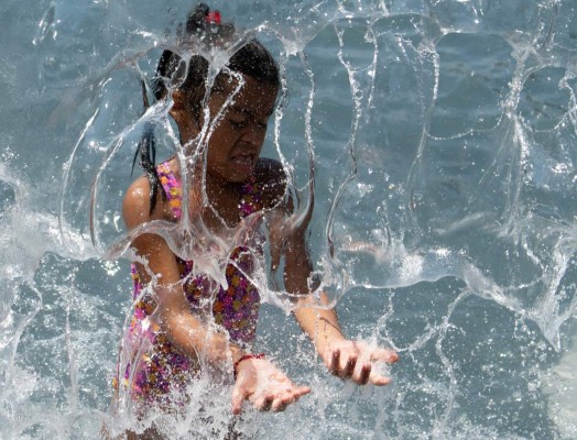 FOTOS: En ríos, balnearios o parques, estadounidenses se refrescan ante ola de calor