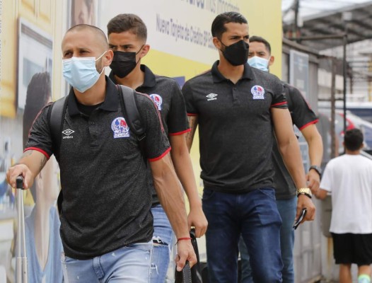 Olimpia viajó con 14 bajas a su gira por Estados unidos (FOTOS)