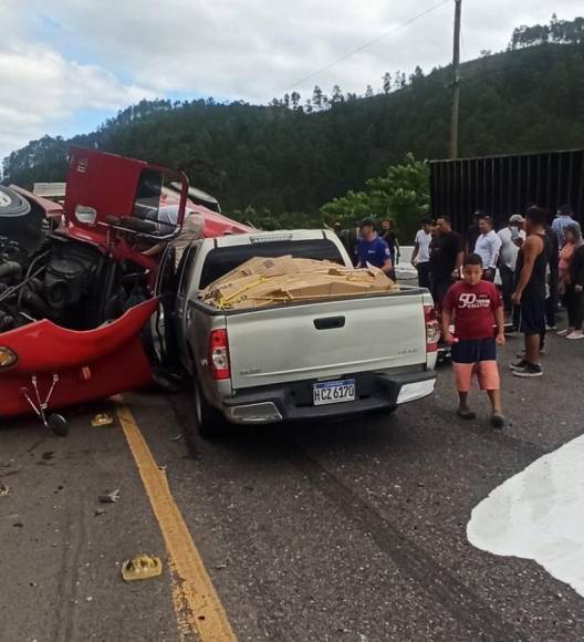 Un conductor atrapado y cuantiosos daños materiales: lo que dejó el accidente en la curva de Taulabé