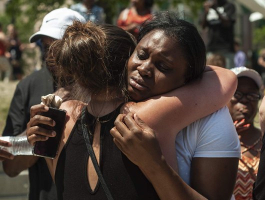 FOTOS: Familiares lloran la muerte de víctimas de tiroteos en Texas y Ohio