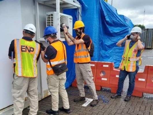 Así avanza la inspección física de 68 contenedores de los dos hospitales móviles (FOTOS)