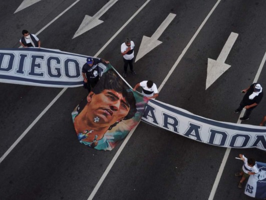 Entre el caos y la tristeza, Argentina y el mundo dan su 'último adiós' al ídolo Maradona (FOTOS)