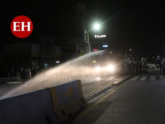 Así se apostó la resistencia frente al aeropuerto Toncontín en apoyo a Mel Zelaya