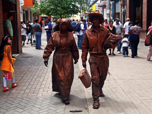 Estatuas humanas en la capital de Honduras