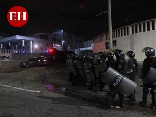 Así se apostó la resistencia frente al aeropuerto Toncontín en apoyo a Mel Zelaya