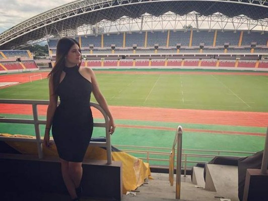 FOTOS: Ella es Carolina Padrón, la hermosa periodista venezolana de ESPN que está en Honduras