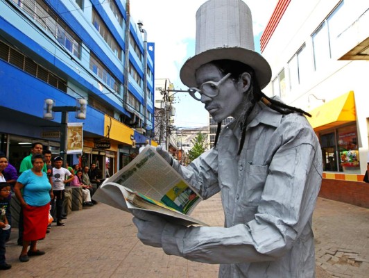 Estatuas humanas en la capital de Honduras