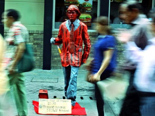 Estatuas humanas en la capital de Honduras