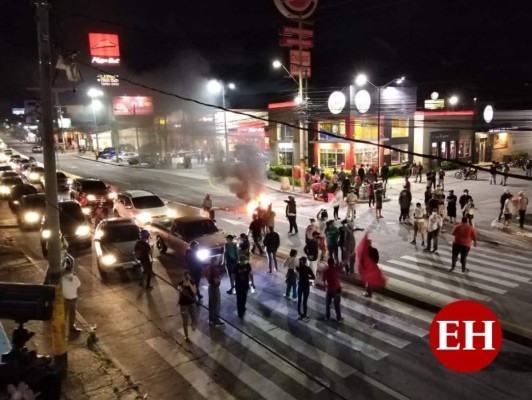 Así se apostó la resistencia frente al aeropuerto Toncontín en apoyo a Mel Zelaya