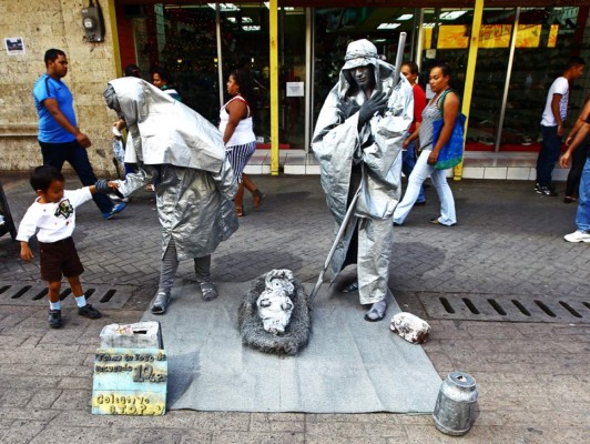 Estatuas humanas en la capital de Honduras