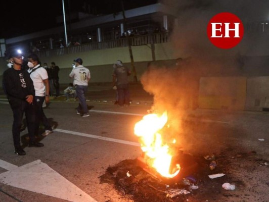 Así se apostó la resistencia frente al aeropuerto Toncontín en apoyo a Mel Zelaya