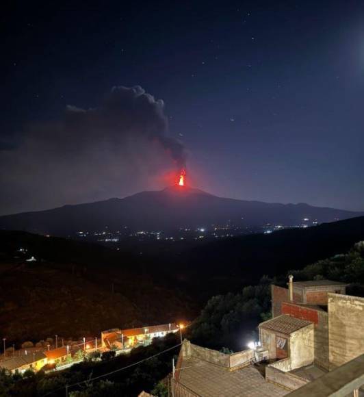 La impactante erupción de Etna, el mayor volcán activo de Europa