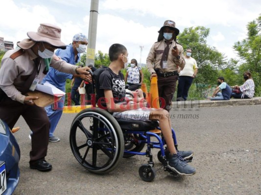 Así recibieron la vacuna anticovid los niños mayores de 12 años en la capital