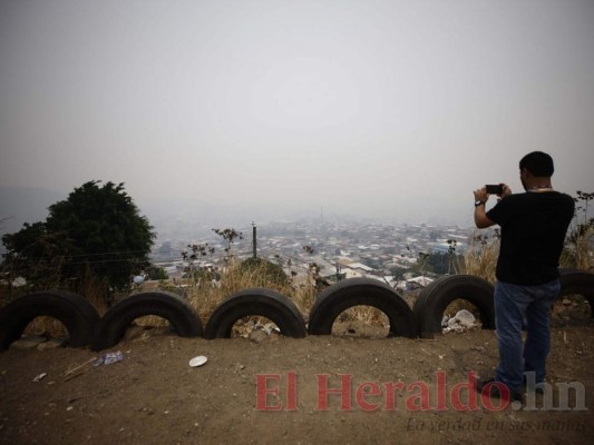 Densa capa de humo cubre la capital de Honduras y deja escasa visibilidad