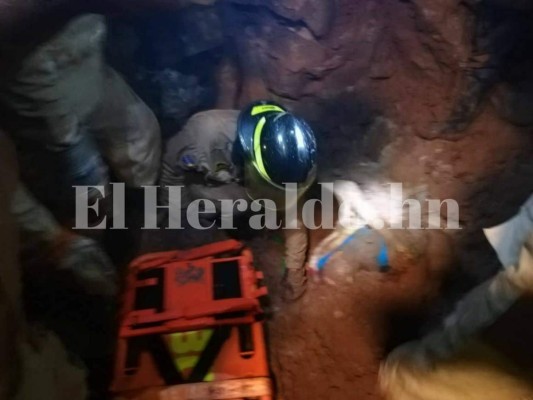 Fotos del dramático rescate de personas soterradas en la colonia Los Llanos de la capital