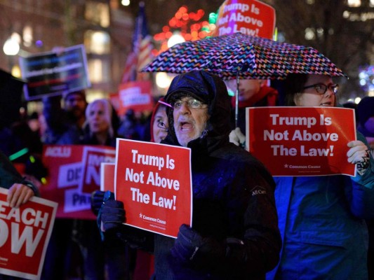 En calles de Boston y Nueva York piden la destitución de Donald Trump