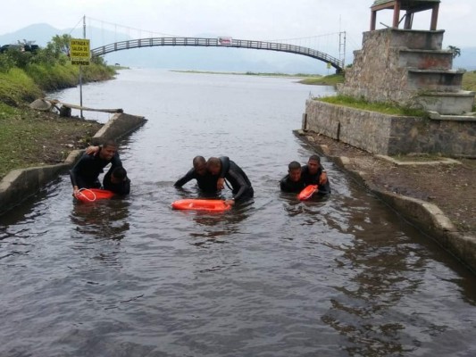 Fotos: Así entrenan los nuevos salvavidas del cuerpo de Bomberos para Semana Santa