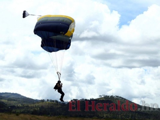 Paracaidismo conquistará las fiestas patrias del 15 de septiembre (FOTOS)