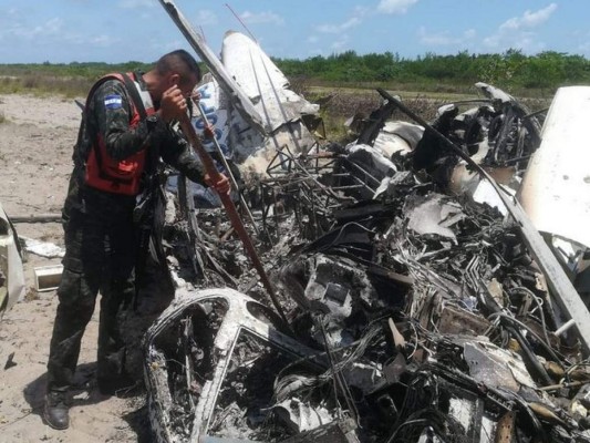 Fotos: Los hallazgos tras el accidente de avioneta incinerada en playa de Tela