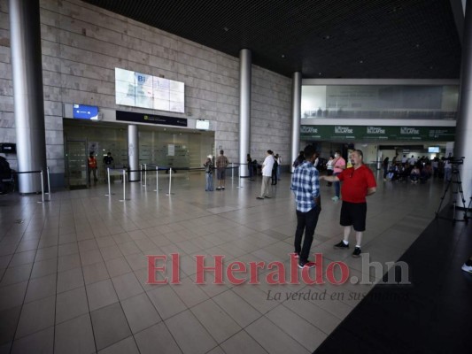 FOTOS: Mascarillas y gel antibacterial, las medidas en Toncontín ante coronavirus