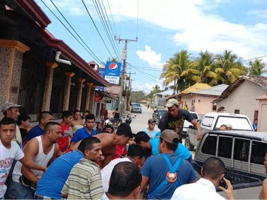 FOTOS: El dramático rescate de las personas que inhalaron monóxico de carbono dentro de un pozo en Copán