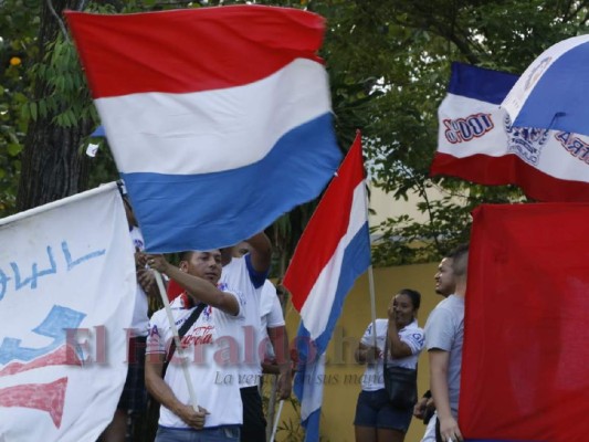 FOTOS: La Ultra Fiel pinta de tricolor las calles sampedranas en apoyo al León