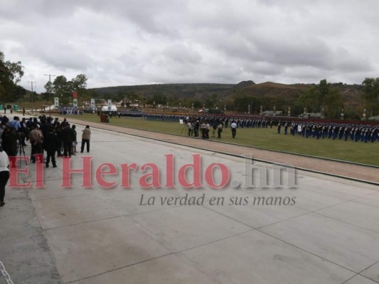 Condecoraciones, distinciones y ascensos de oficiales en el 196 aniversario del Ejército