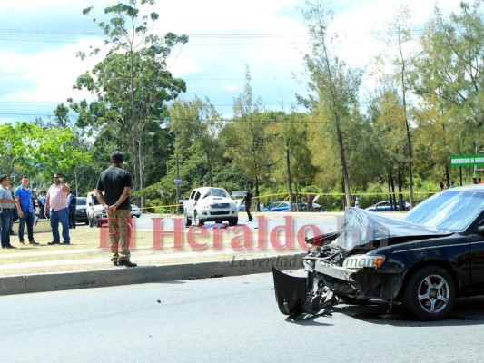 FOTOS: Horrenda escena de mortal choque entre turismo y pick up en la capital