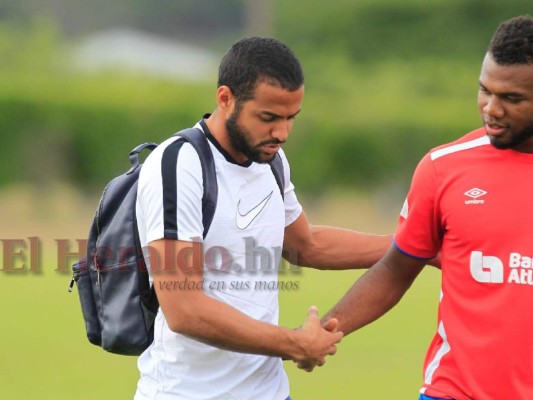 FOTOS: Abrazos y muestras de apoyo para Edrick Menjívar en su regreso a Olimpia