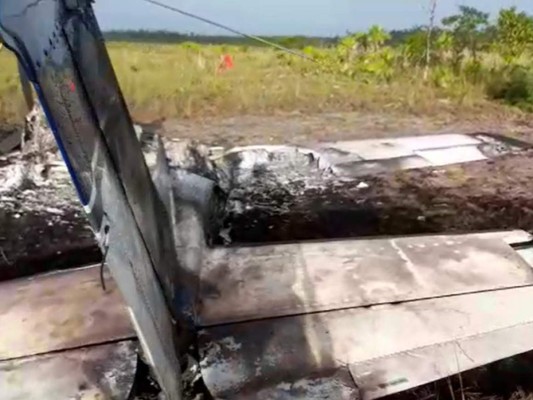 Completamente destruida hallan narcoavioneta detectada en Tabacunta, Gracias a Dios (FOTOS)