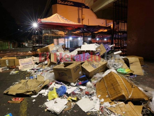 FOTOS: Inundadas de basura amanecieron las calles de Comayagüela, tras fiesta navideña