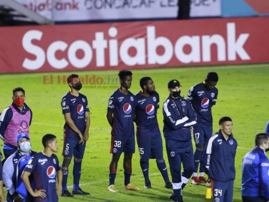 Júnior Lacayo celebró con la Bandera de Honduras; Comunicaciones fue superior a Motagua