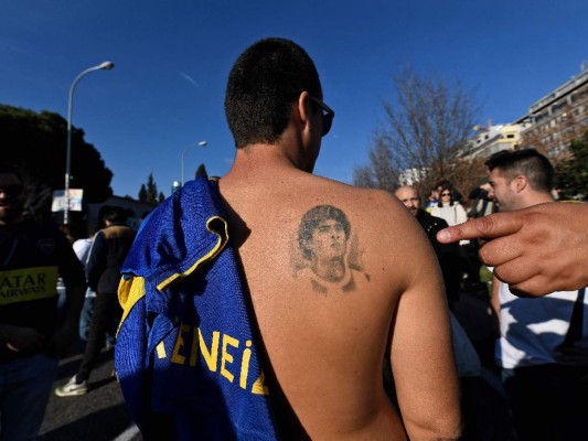 FOTOS: Ambientazo en el Santiago Bernabéu para la final River vs Boca Juniors en Madrid