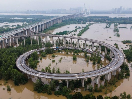 Inundaciones en China alcanzan niveles históricos y amenazan arrasar Wuhan