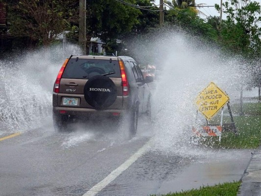 Las imágenes: Eta lleva aguaceros a las calles ya inundadas de Florida