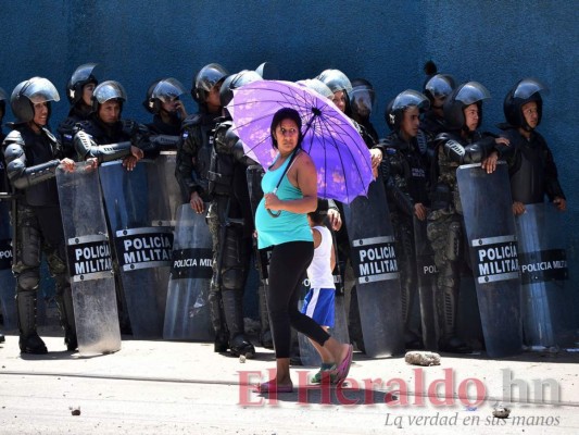 Descontrol y violencia en la UNAH en imágenes; hay estudiantes heridos