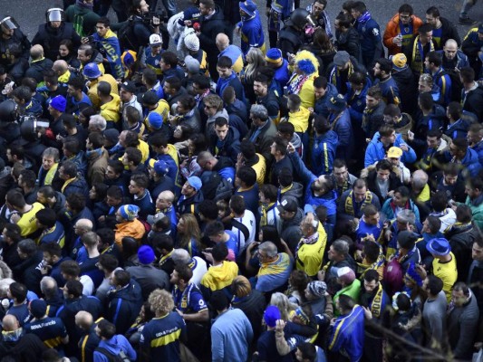 FOTOS: Ambientazo en el Santiago Bernabéu para la final River vs Boca Juniors en Madrid