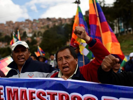 No cesan protestas en Bolivia tras cuestionada autoproclamación de Añez