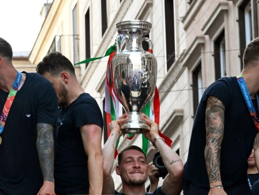 Celebración por campeonato de Italia en la Euro desata la locura en las calles de Roma