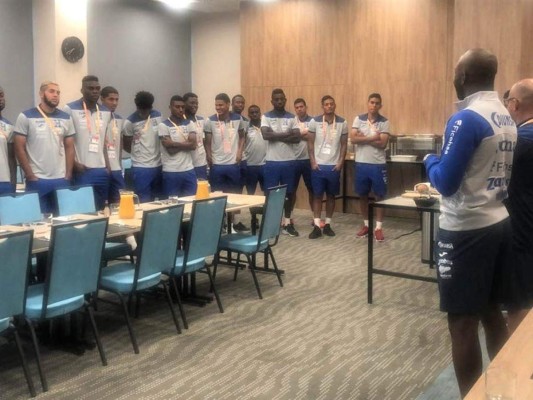 Así fue la visita de David Suazo a la Selección de Honduras en Polonia