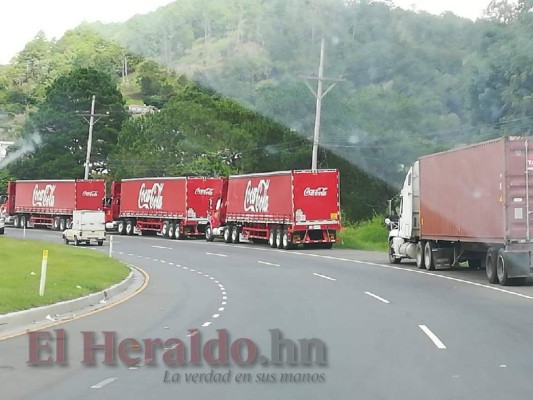 Las 12 fotos que resumen la jornada de paro de transporte pesado y el caos en gasolineras de la capital