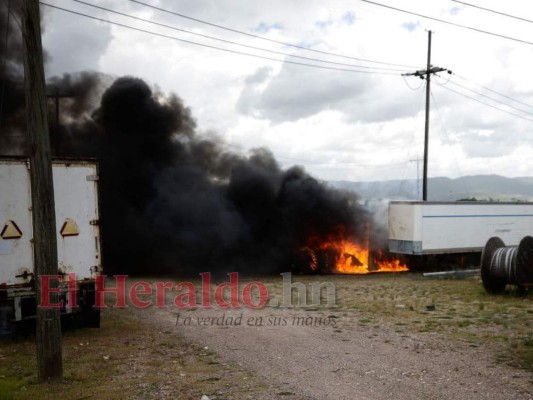 Las imágenes que dejó voraz incendio en planta de la ENEE