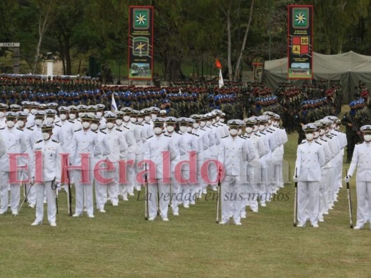 Condecoraciones, distinciones y ascensos de oficiales en el 196 aniversario del Ejército