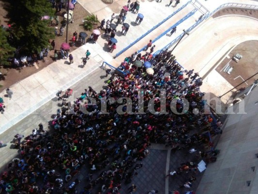 Estudiantes se rebelan contra rectora de la UNAH