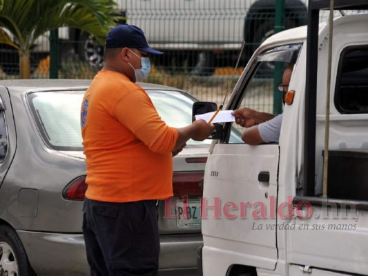 Capitalinos retoman las jornadas de vacunación ante amenaza de ómicron (FOTOS)