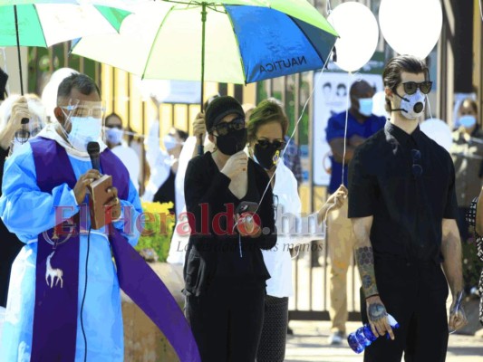 Entre globos, aplausos y caravana despiden al doctor Cándido Mejía (Fotos)