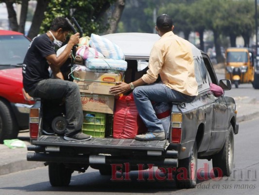 En 'pailas', así se movilizan capitalinos ante falta de transporte público