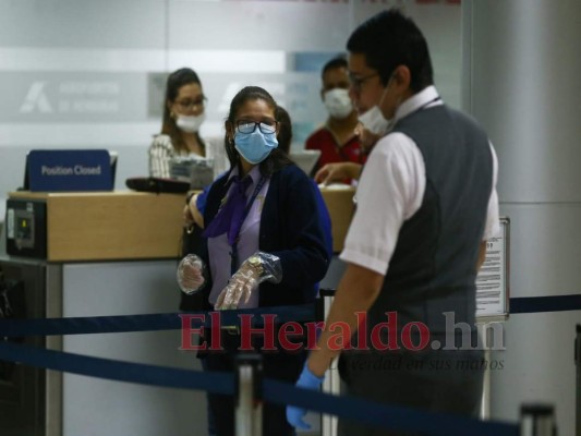 FOTOS: Mascarillas y gel antibacterial, las medidas en Toncontín ante coronavirus